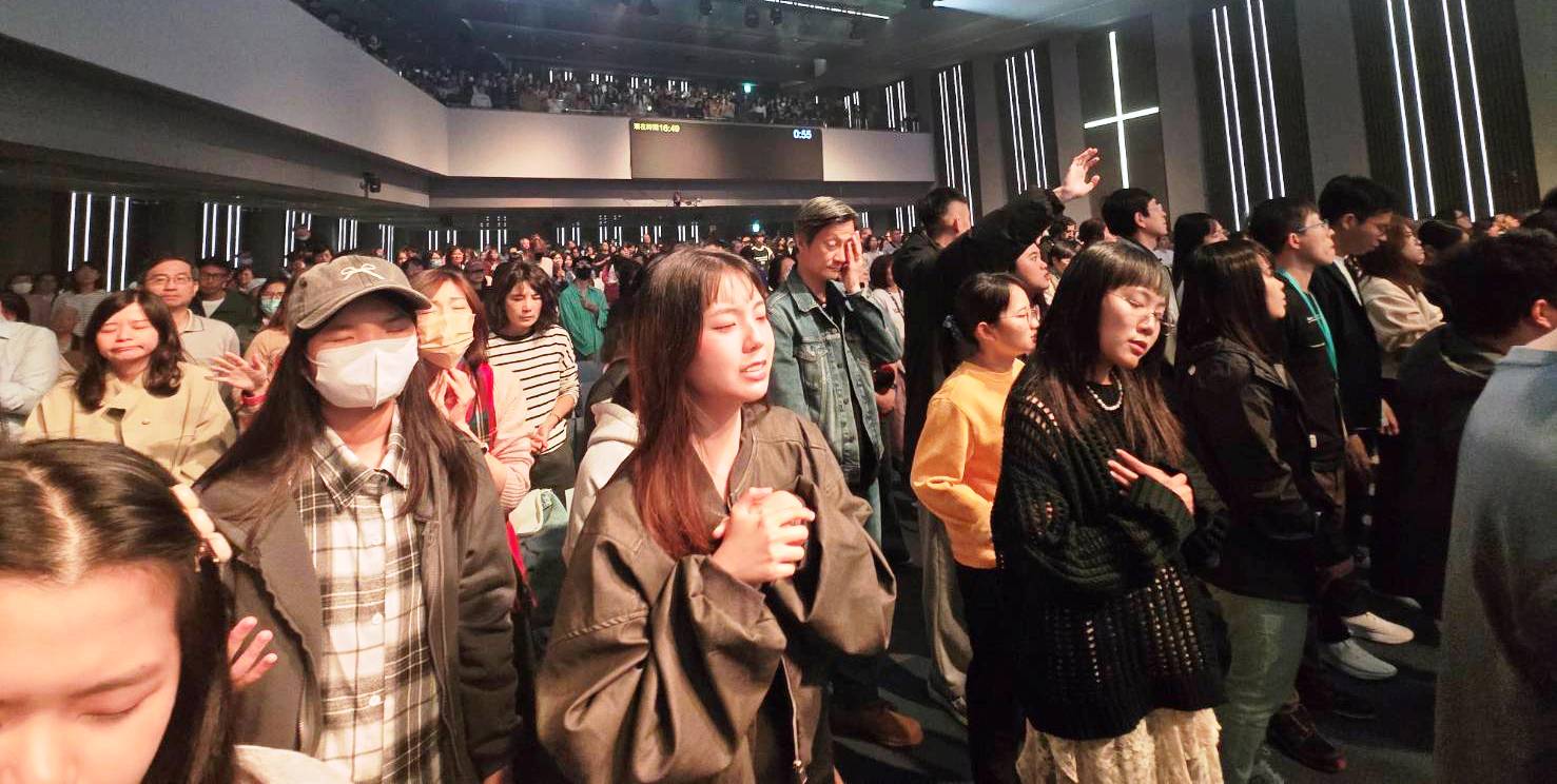 年輕人呼求禱告。（圖/梁敬彥攝影）